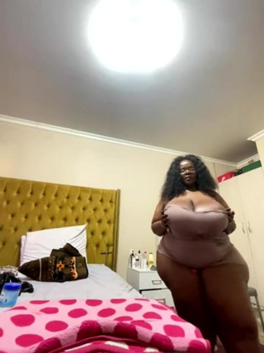 Legendary Booty Overdose: Grandota Gimiendo Fetiche &amp; Tetas Chupando
