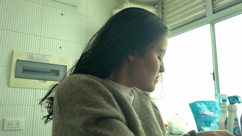 scarlettandc: Mujer Culona Latina Se Masturba Oliendo El Brasier De La...