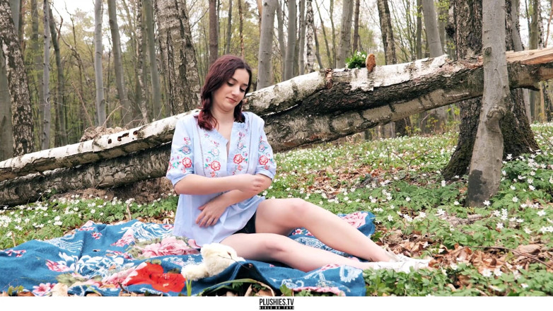 Plushies: Nimfă din pădurea Meggy, vibrator de sticlă în vagin și ursuleț de...