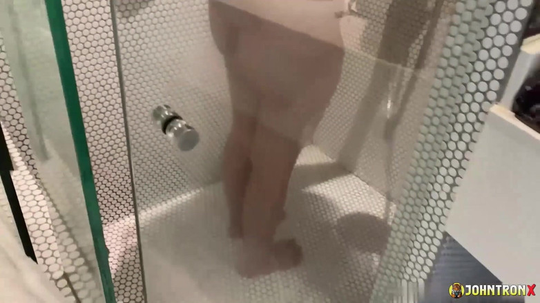 John Tron X: Johntronx - gagică asiatică țâțoasă și cu forme se bucură de sex dur și...