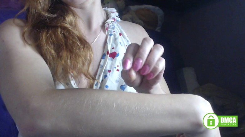 Risky Hairy Couple: Flexion des muscles. Personnalisé. Fille rousse