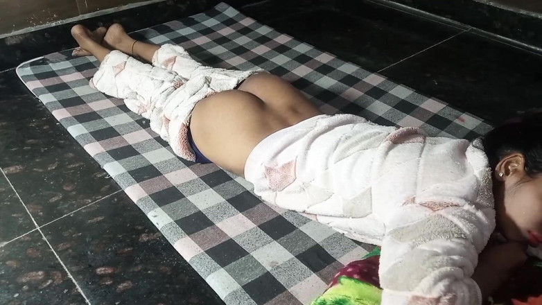 Shivanibaby: No porão de uma nova garota