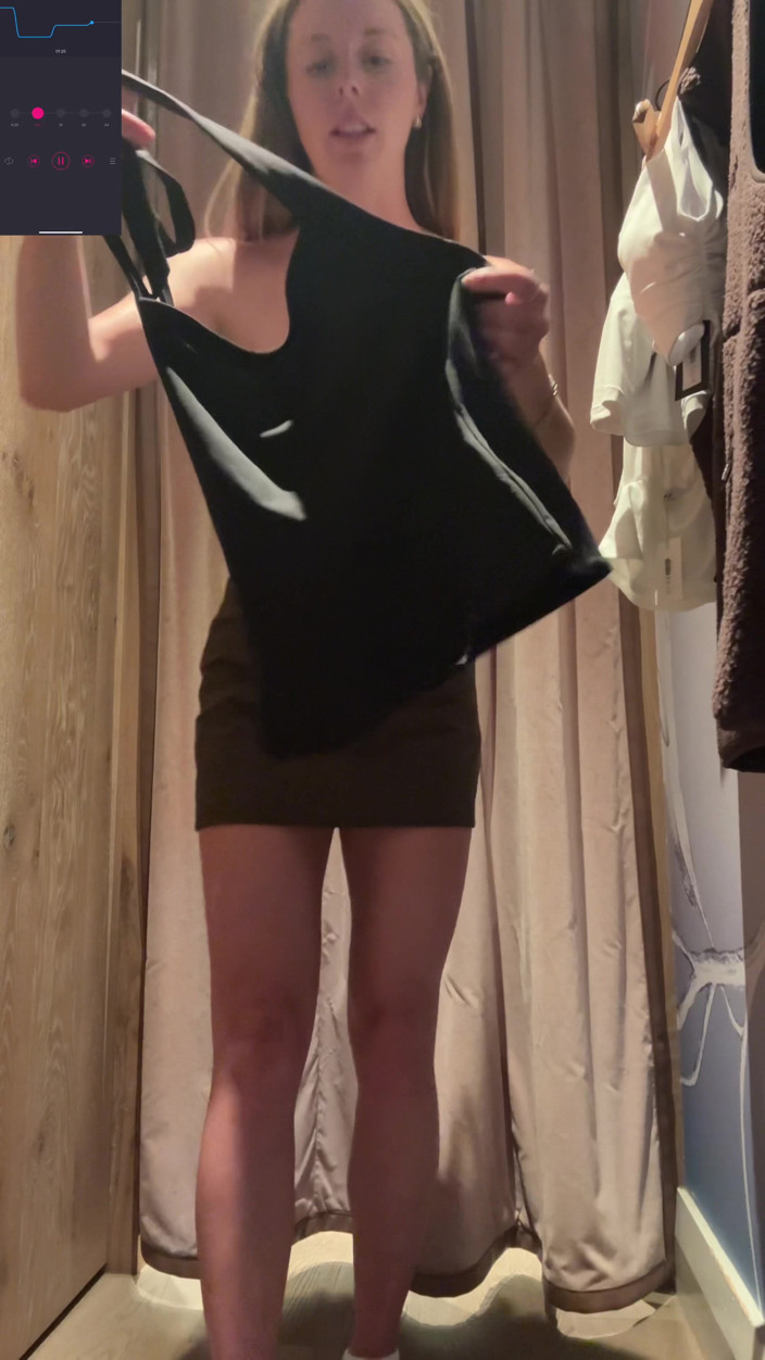 Nadia Foxx: Aritzia ลองเสื้อผ้าถึงจุดสุดยอด