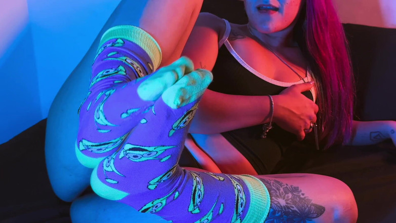RafaUnicornio: Kaki Cantik Remaja Masturbasi Dengan Dildo Tanduk Unicorn