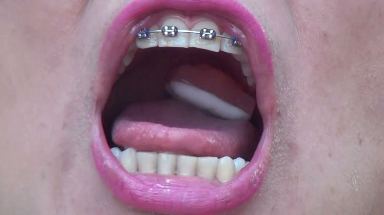 Angel eyes studio: Swallowing Extreme and Big Pig-shaped Rubber Bands