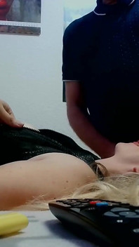 Używa moich ust jak cipy. Blond milf zerżnięta ostro i głęboko w gardle i spust na jej cycki.