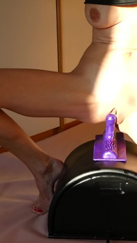 Stella, MILF allemande sexy, chevauche son sybian