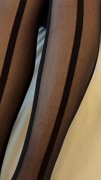 Sra. Pés Maduros Em Um Body Sexy
