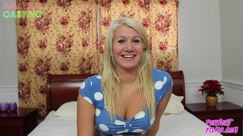 Herb Collins - Bikini Blowjobs: Layla Price &amp; Herb Collins - scéna 1