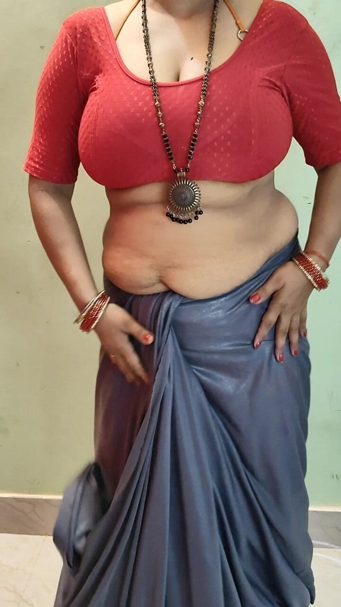 Kavita suman: Indian BBW Wife Saree Blouse Peticot Nude Dance