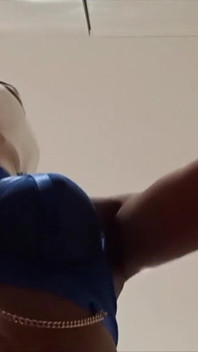 MILF Gioca Con Cazzo E Due Dildo Con Sborrata in Faccia