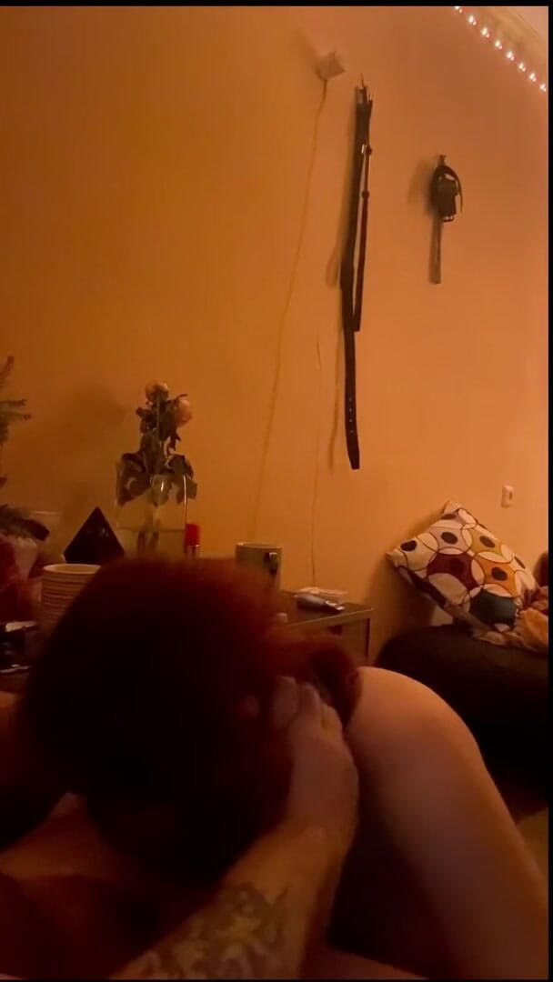 Elena917: Kouření, spitting, prsten do pusy, šukání obličeje, fackování obličeje - naše pondělí, část 1