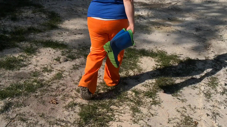 Bouncy Tits Action: Țâțe goale și țâțe de cauciuc
