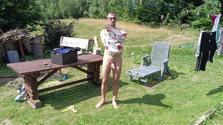 kickerscooter: În timp ce atârna rufe