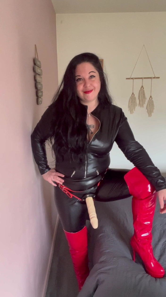 Maitresse Clara: 내 명령 아래 8시간...