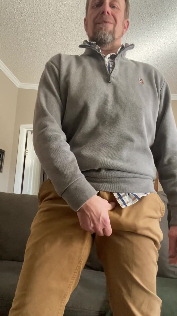 RealBigDill: Nevlastní tátovi odměňuje svou princeznu kouřícího ptáka