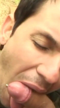 Youn glaitno etero scopata da una migliore ebano all'aperto
