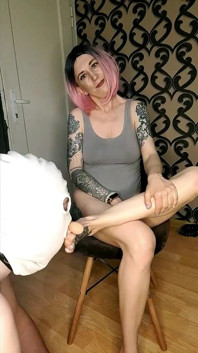 Senhora Angela pé adoração com os pés