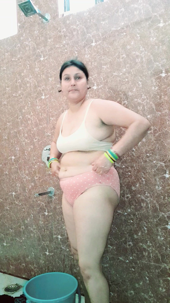 Puja555: Adegan bilik air Bhabhi Puja