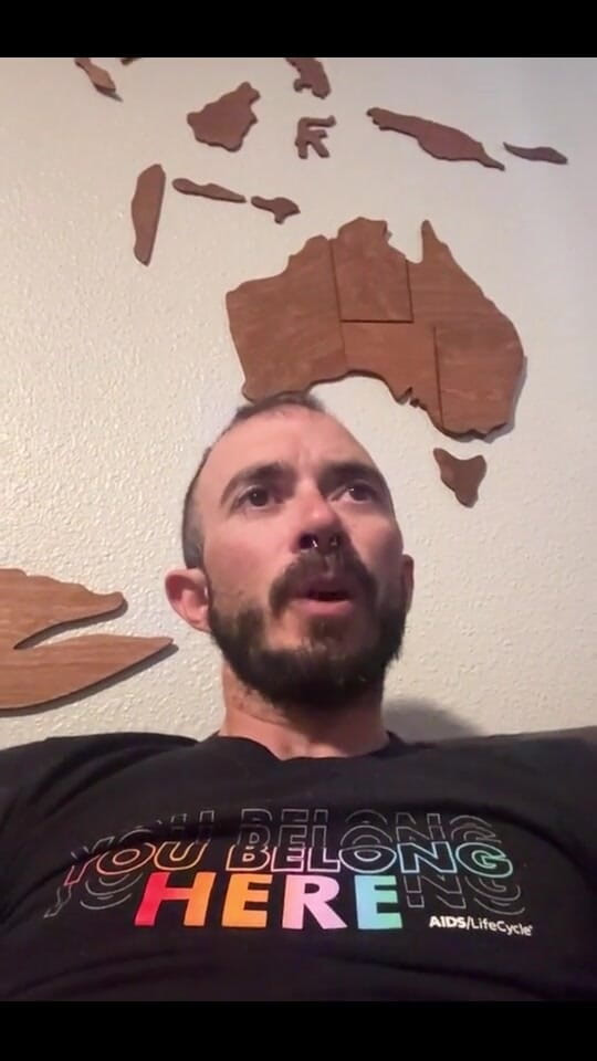 Robbie Prescott: Como algunos de ustedes pueden saber, tuve una cirugía de...