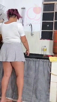 Fodendo minha amiga lésbica que estava lavando pratos