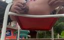 Horny hole 69: Jugar con consolador al aire libre