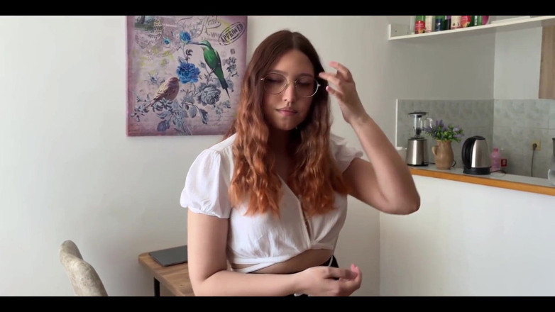 Mila Daisy: 팬티 스타킹을 입은 매혹적인 부동산 중개인이 거래를 위해 고객을 따먹어