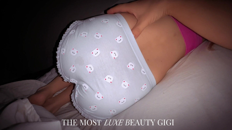 Gigi oficial: 나는 여자 엉덩이를 먼저 틴 냄새를 맡았고 즉시 그것이 나쁜 생각이라는 것을 알았다.