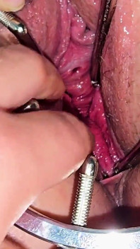 子宫颈玩耍和尿洞操逼特写！Deep Hole