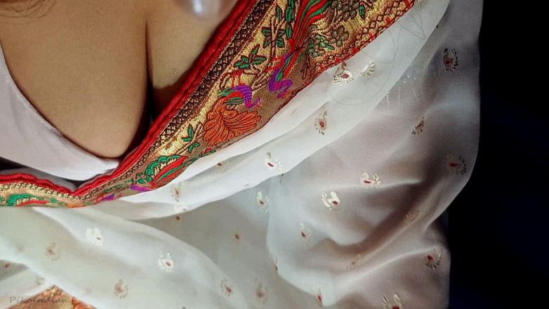 Pikaindian: แม่บ้าน Desi เซ็กซี่สุดฮอต Saree Blause นมใหญ่ของจริงยั่วยวน เย็ดและอมควย Desi สุดฮอตเซ็กซี่