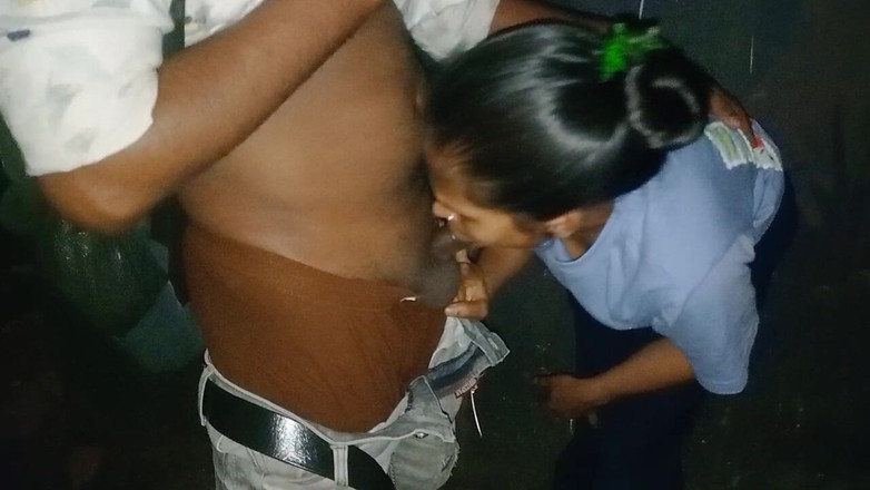 NikiRathod: Prstění, Líbání Za Autem S Divyou - Série Kouření