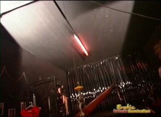 Erotic Female Domination: 노예는 그들의 여주인에 의해 총 제출하도록 명령