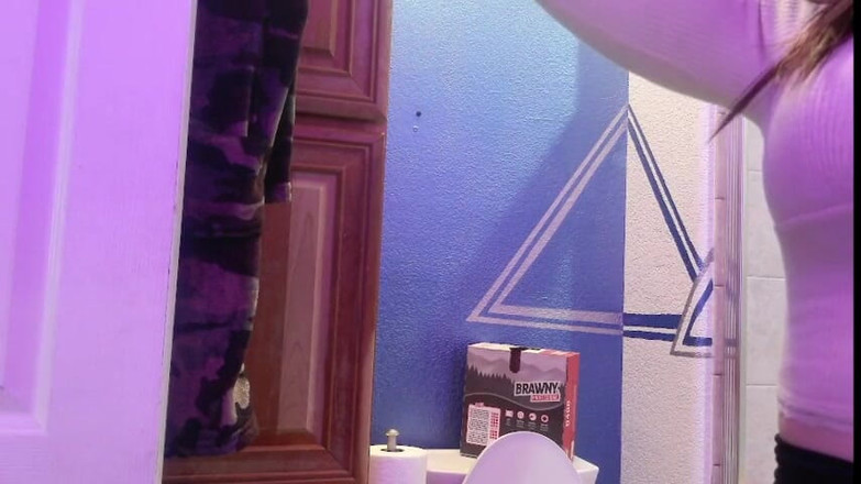 Zoey Portland: Bintang porno zoey portland lagi asik mainin memeknya di kamar...