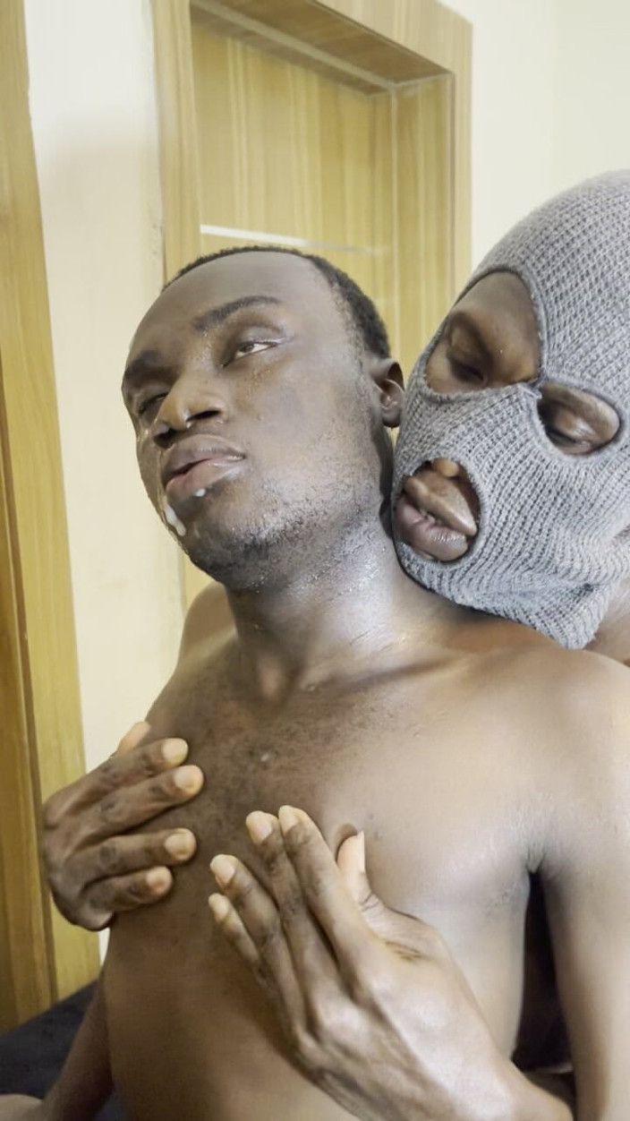 Blackjosh: Sexe dans un salon avec un super cul d’amazone