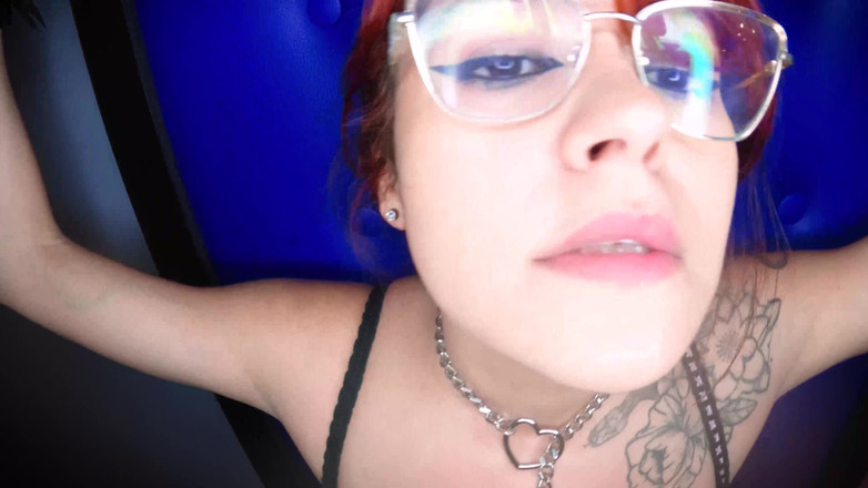 Redxxcutie: 我被那个混蛋控制，他对我非常糟糕