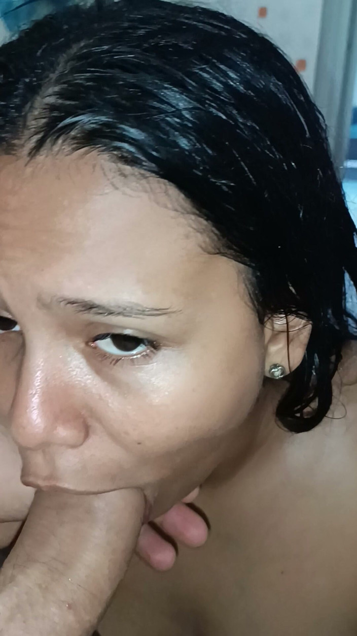 EMY_AND_JONH: Let Me Take a Bath, and Then I’ll Suck It...