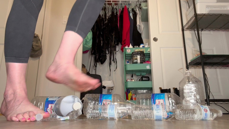 Peppermint Giantess: Water Bottle Crushing with Size 16 Big Feet
