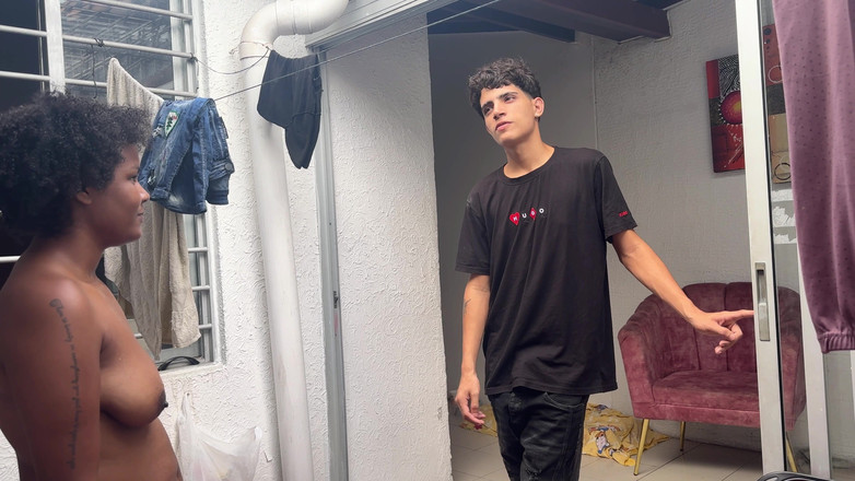 katyJay: Ibu tiri berpantat besar membantu saya mandi dan kami akhirnya...