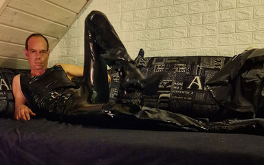 Gentle Dom: V latexu a botách