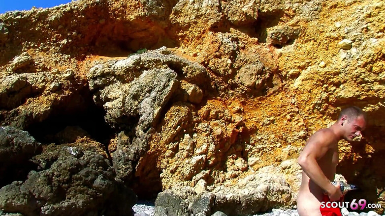 Full porn collection: Remaja miang di pantai dikongkek lelaki pelik dengan zakar besar