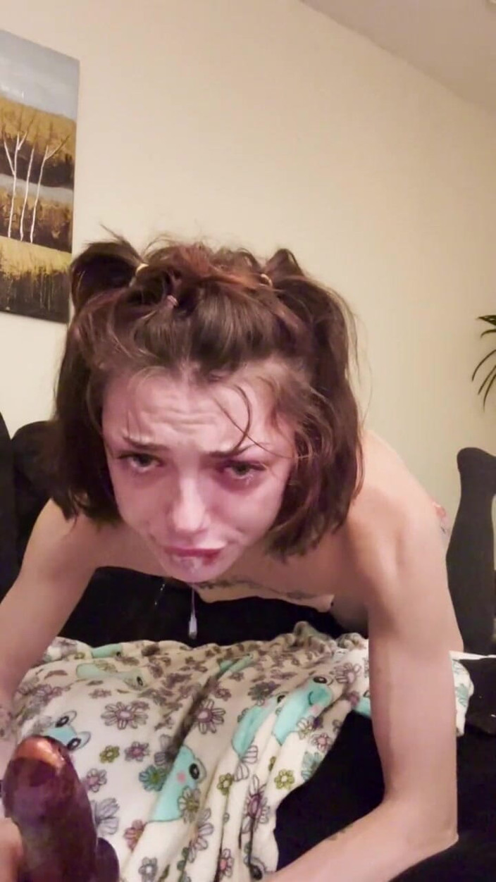 Shrooms Q: Canavar dildomun her yerine salya akıtıyor ve boşalıyor