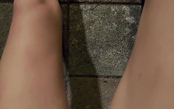 Taiwancdgirl: Mi sono bagnato all'aperto la biancheria intima.