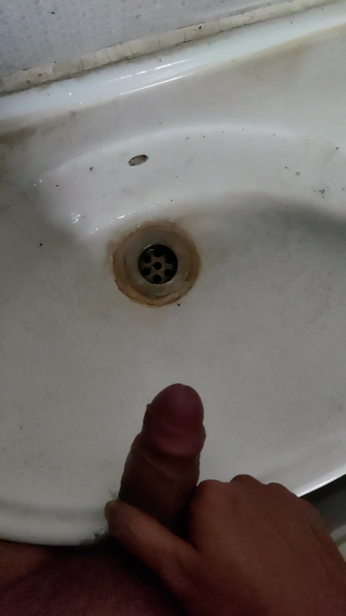 Joystoy: Sborrata inaspettata jonstoy gioca con il suo cazzo godendo domenica...