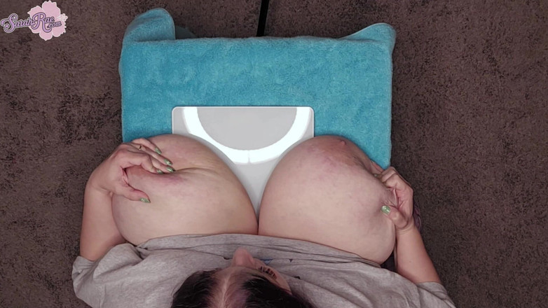 Sarah Rae: Pesando tetas