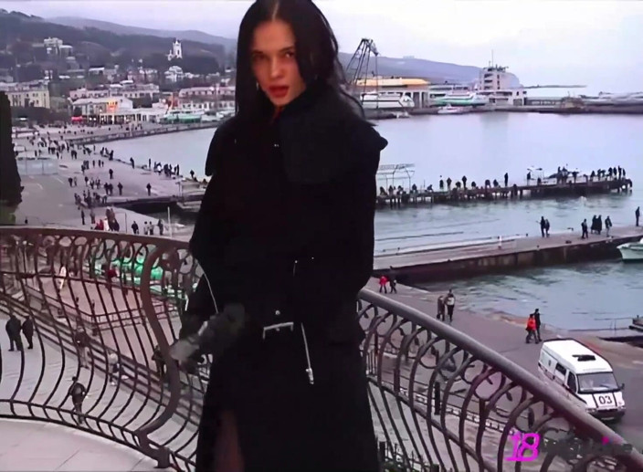 18Magazine: Los mejores clips de la joven modelo Katie Fey provocando...