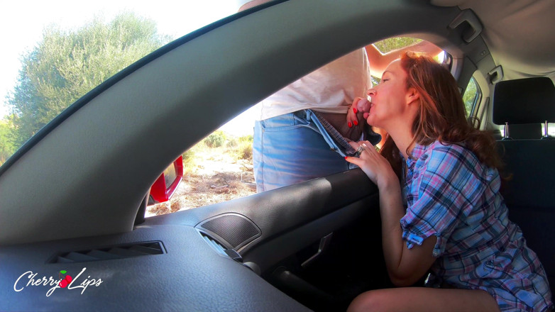 Cherry Lips: O autostopistă drăguță are parte de o spermă masivă