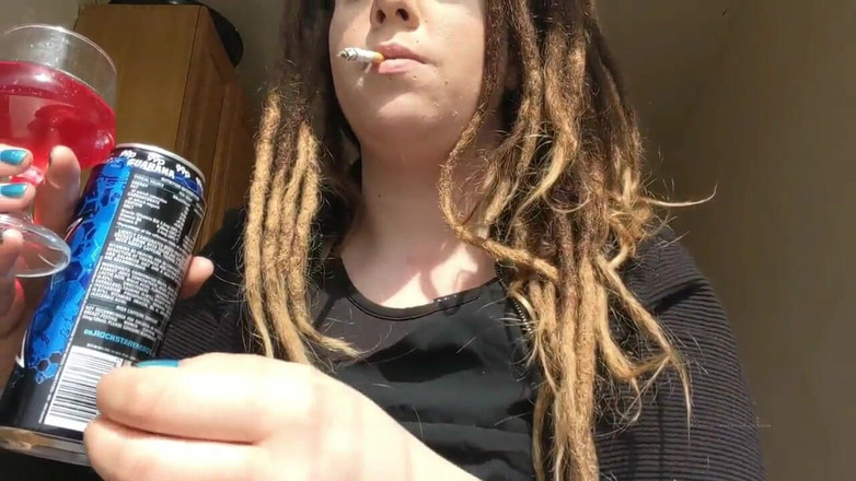 Goddess Kinx: Rokende one-pack van Malbro Red in één uur