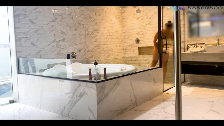 Karen Kiss: 我在午餐时间和家具推销员一起逃跑，戴绿帽子被发现 - Karenkiss