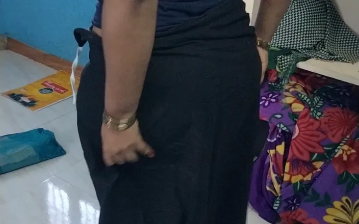 Tamil lesbian: Hot Saree Wearing