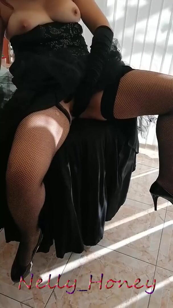 Nelly_Honey: A beautiful black dress